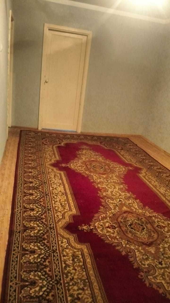 Продам 2 комнатную  квартиру  на 7 мкр 4/5 эт
