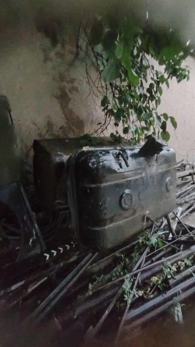 Zil 130 oʻng taraf eshik, bak 200 tali,radiator defuzoʻri,kamaz bak
