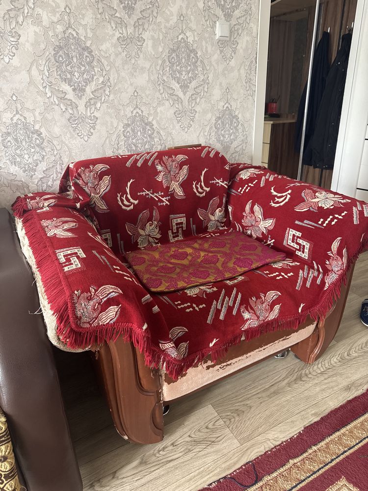 Продается тахта, кресло в подарок