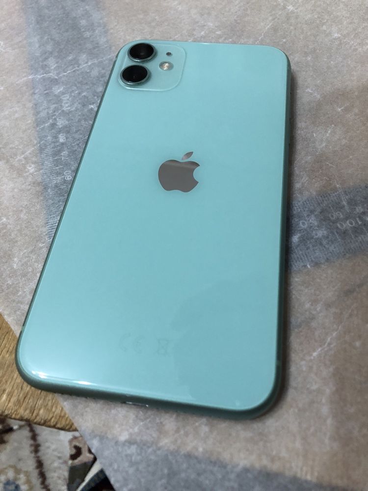 iPhone 11 документ и наушник