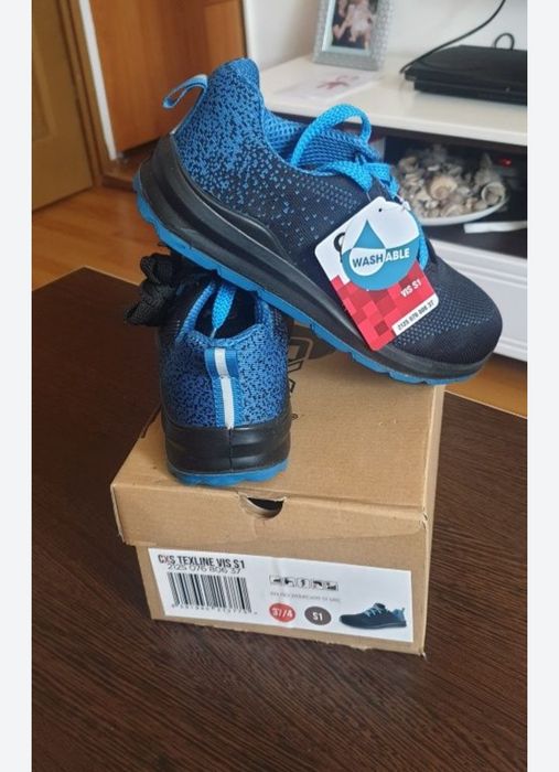 Pantofi de lucru cu bombeu