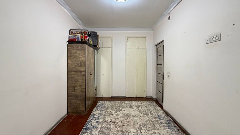 Фаргона шахар Бурч аптекаси олдида 4 хонали уй сотилади !