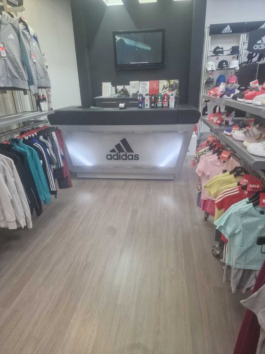 Обзавеждане за  магазин за дрехи