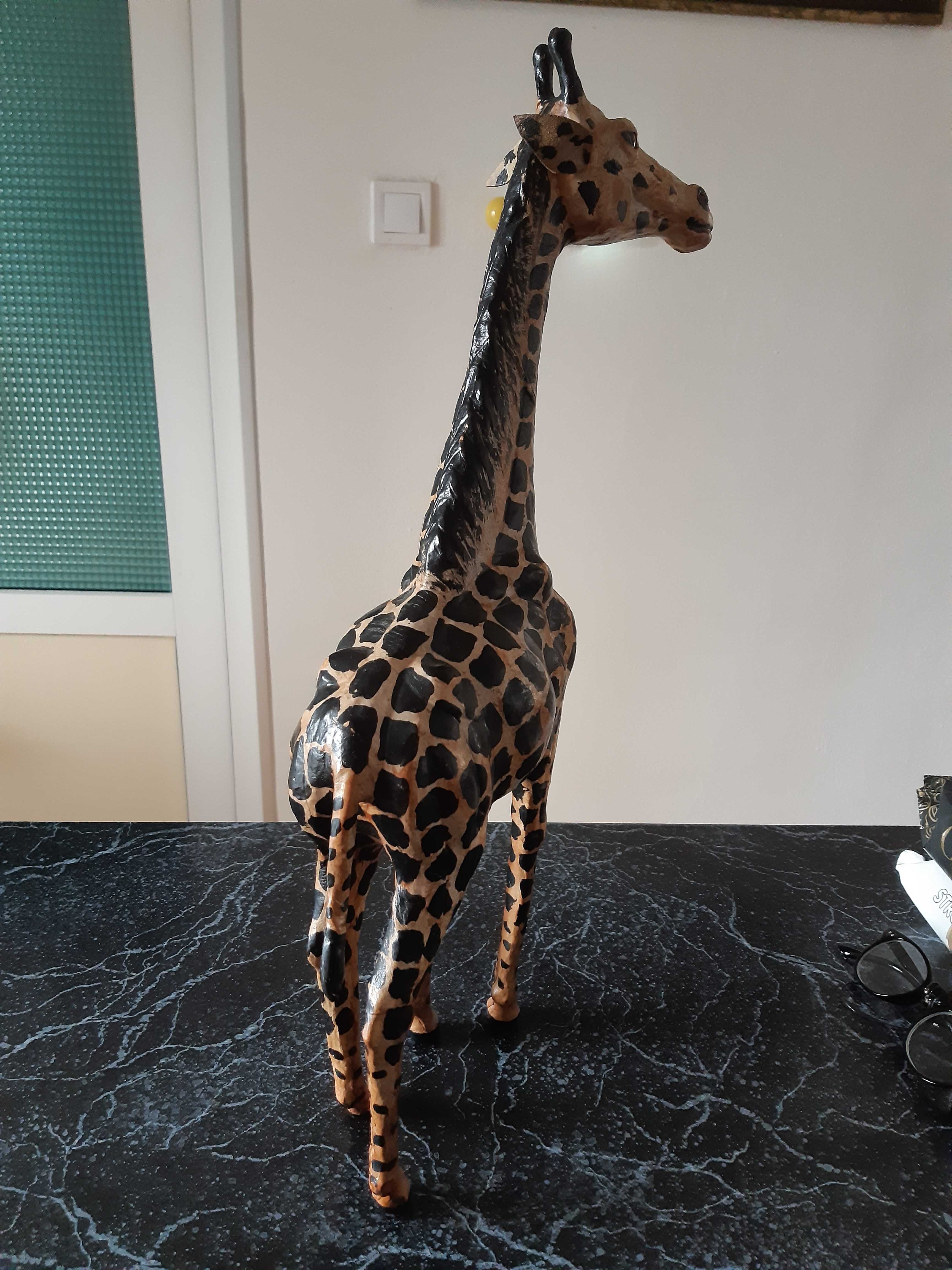 Girafa din lemn imbracata in piele, inalt 49cm,