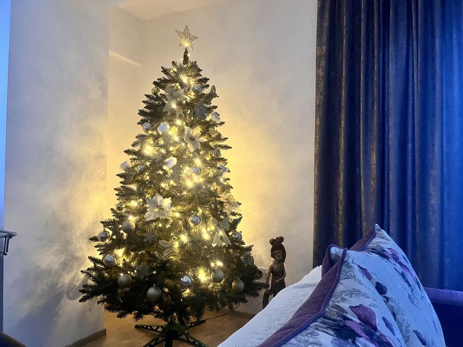 Brad artificial cu suport