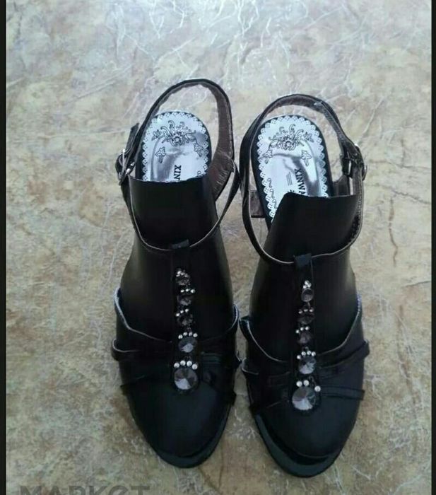 НЕДОРОГО стильные босоножки 36 размер