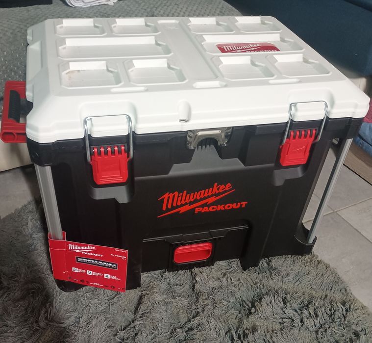Vând lada frigorifica milwaukee