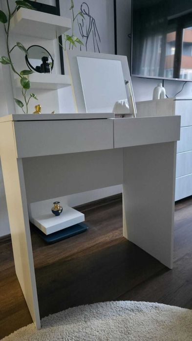 Тоалетка Ikea Brimnes, като нова