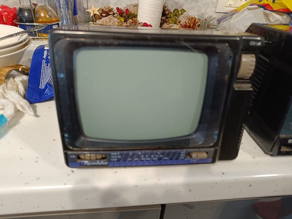 Tv vechi Roadstar și Minivision