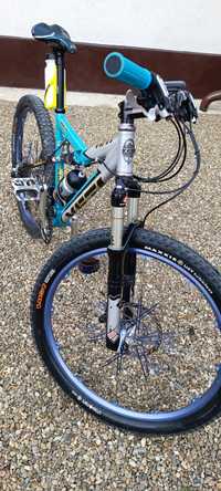 MTB   full suspension cadru jumătate carbon și aluminiu SUA colorado