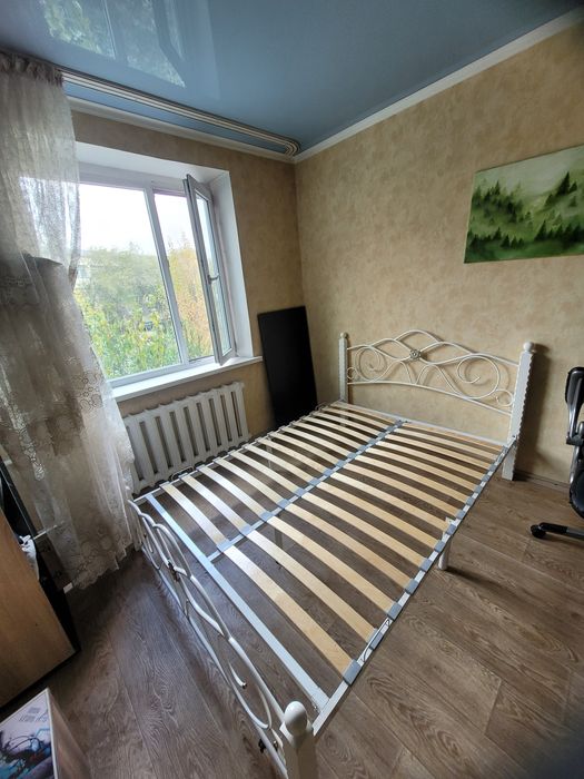 Продам кровать  в использовании 3 года брали дочи за 189,плюс матрас