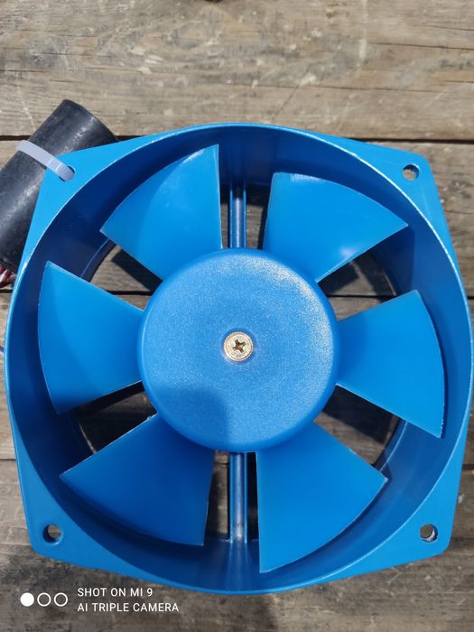 Осевой вентилятор для обдува.