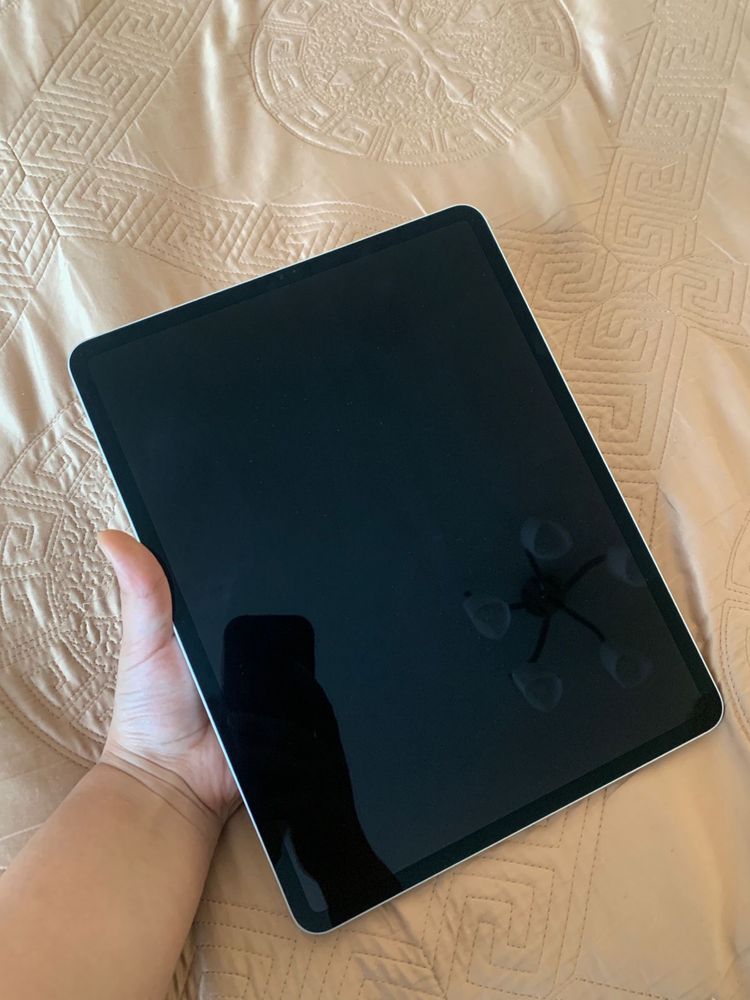 В отличном состояний Apple iPad pro 2021