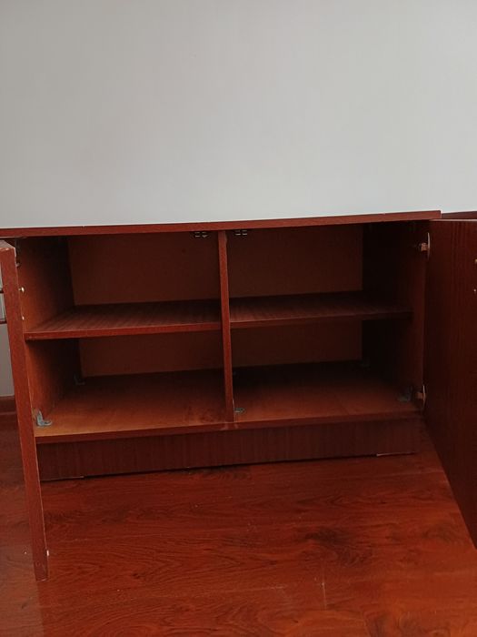 Мебель: тумбочка