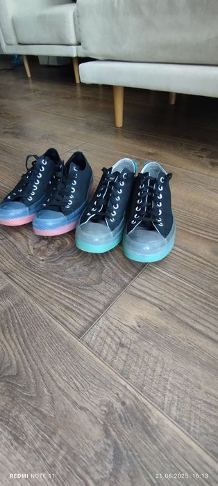 Два чифта Converse 42номер 110лв.