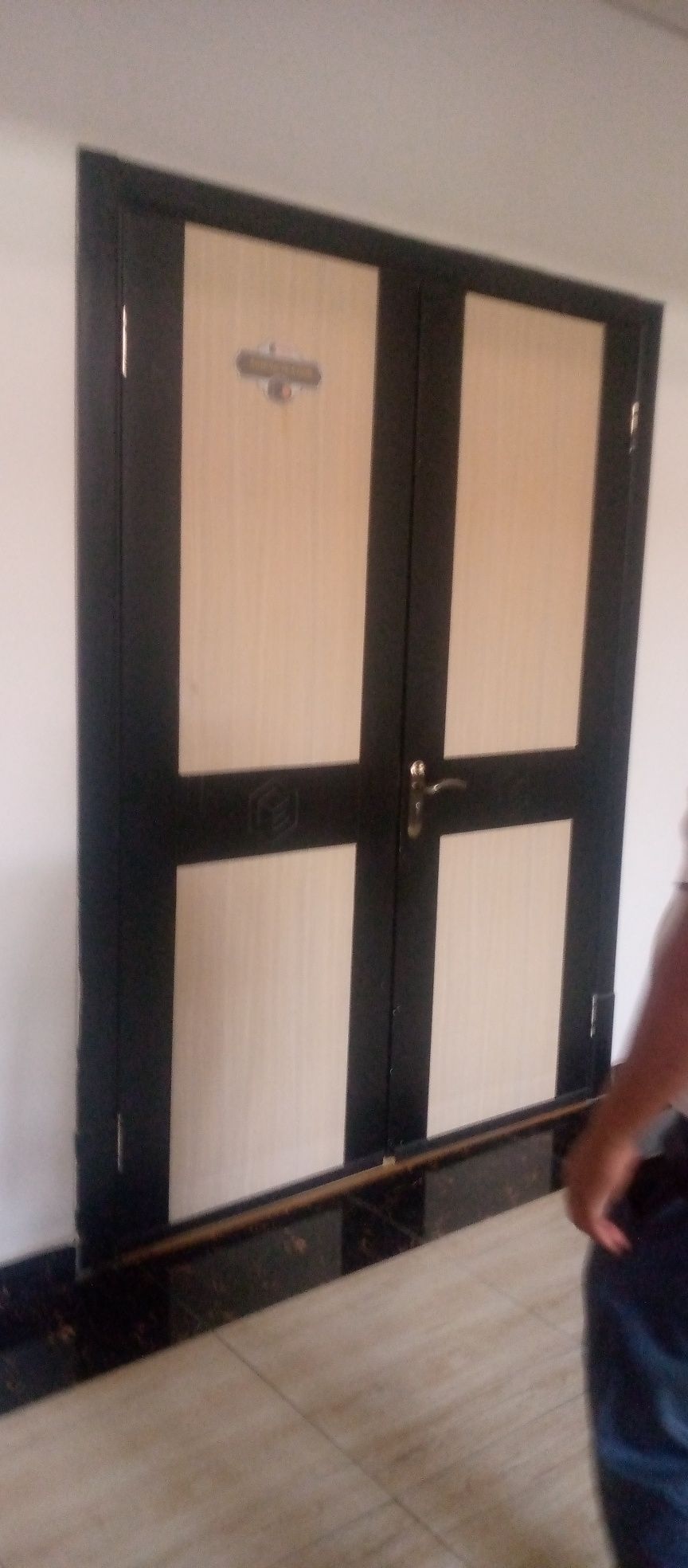 Продам двери с замками