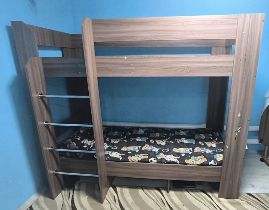 Продам детскую кровать 2 этажа.