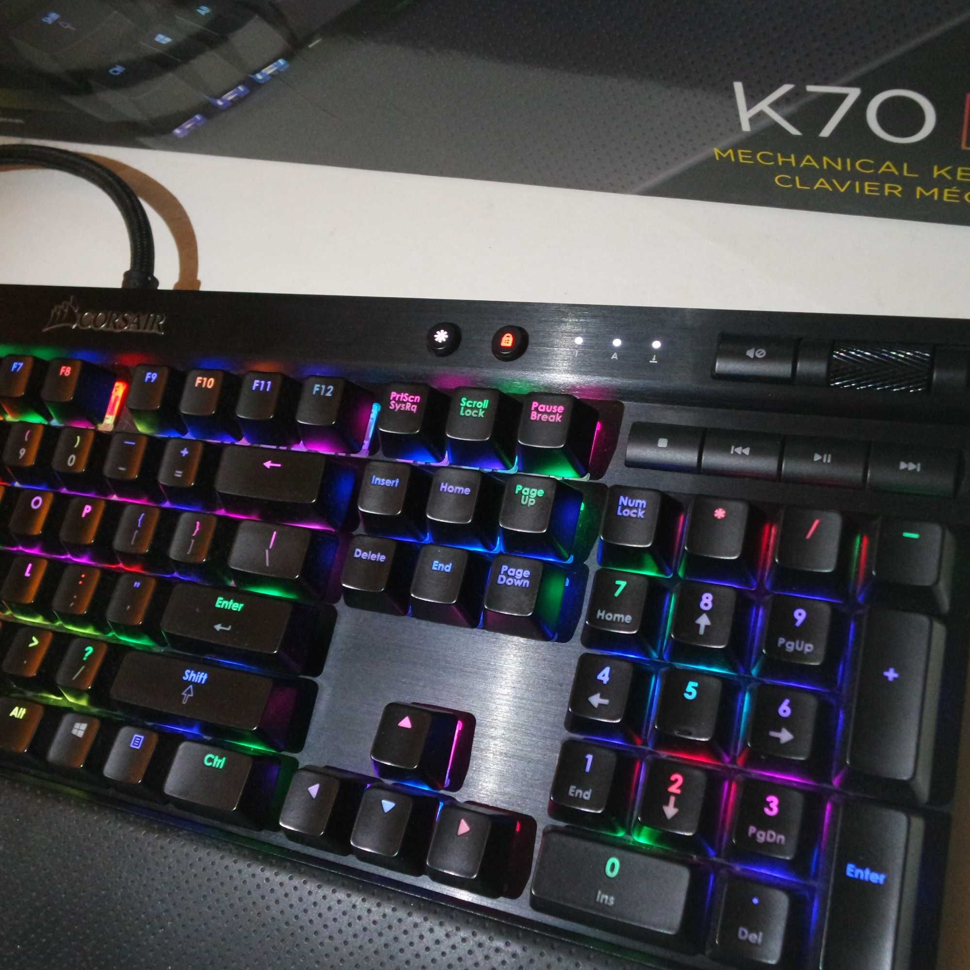 Клавиатура Corsair K70 RGB