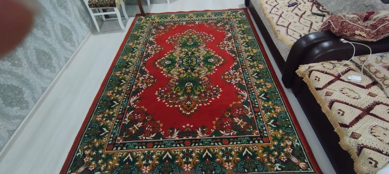 Продам шерстяные ковры
