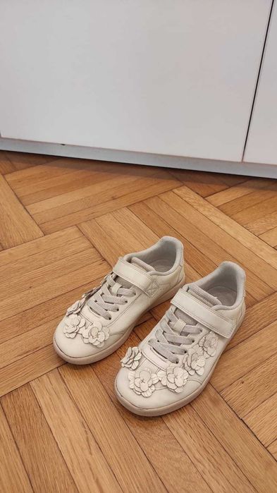 Adidasi fete H&M masura 31, inchidere cu scai si aplicatii floricele