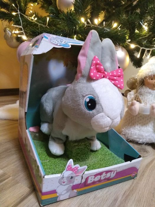 Интерактивно зайче Betsy