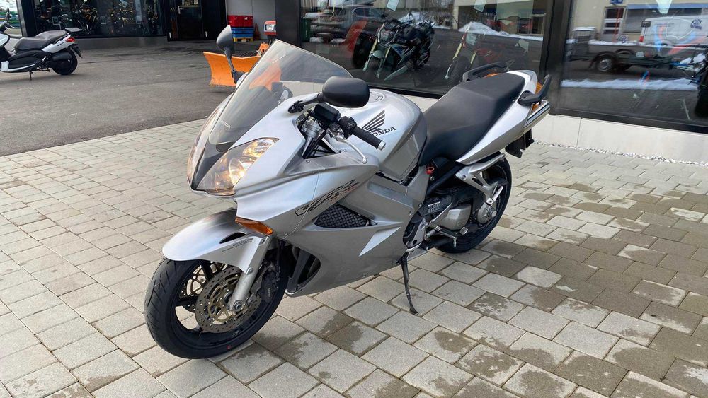 Продавам HONDA VFR v4 V-tec 800