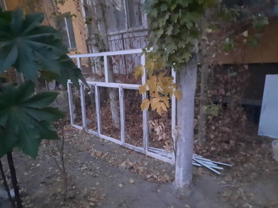 Терезе сатылады ак түс