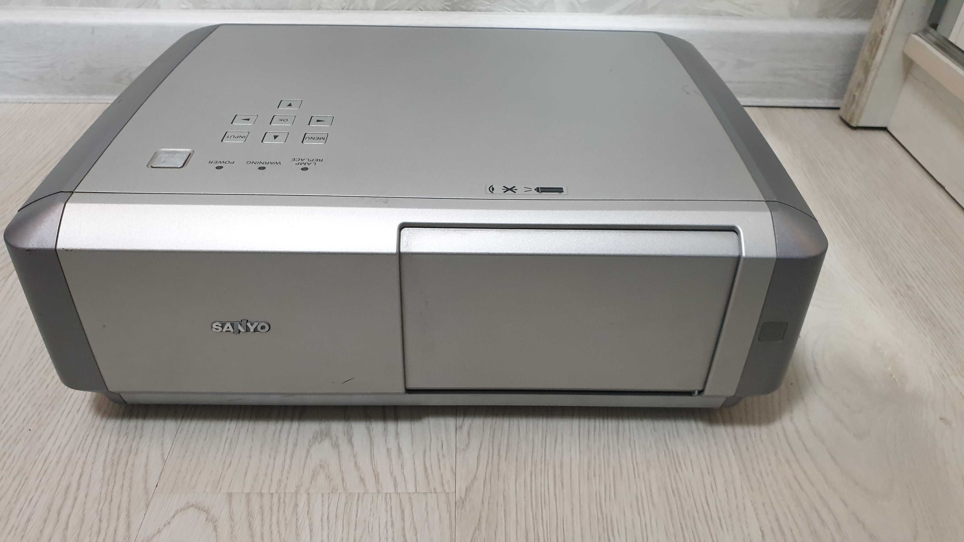 Проектор Sanyo PLV-Z5