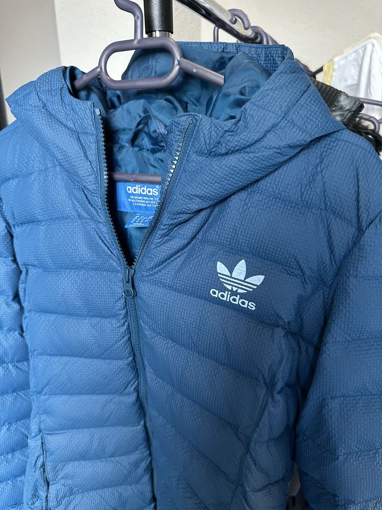 Яке Adidas като ново