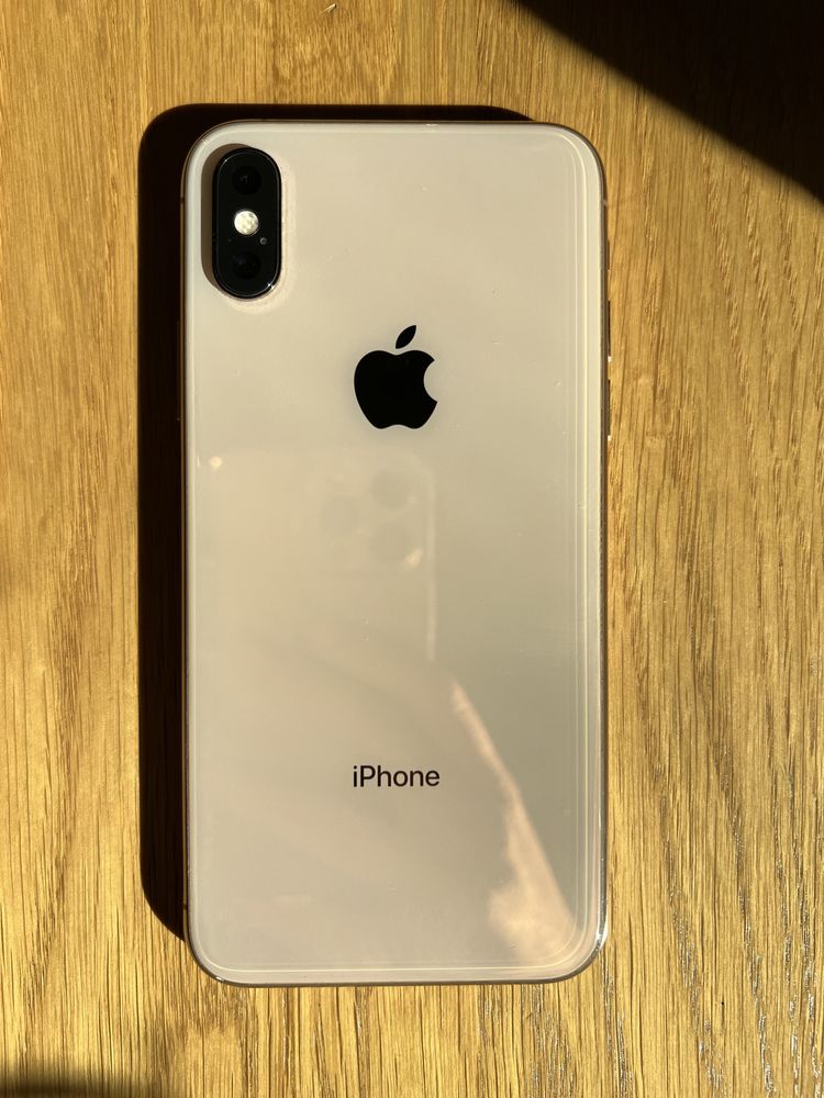 Iphone Xs gold 64 GB с оригинална кутия, зарядно и слушалки