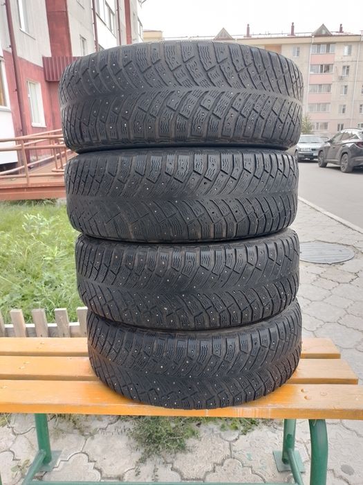 Продам комплект зимней резины  R16