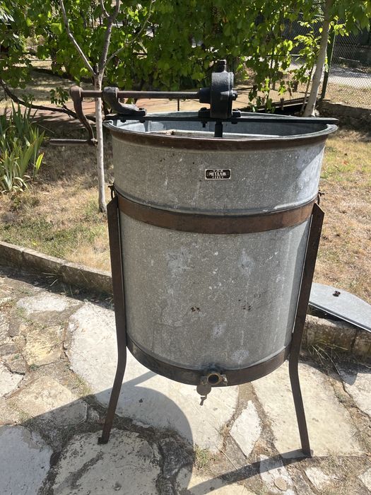 Центрофуга за мед