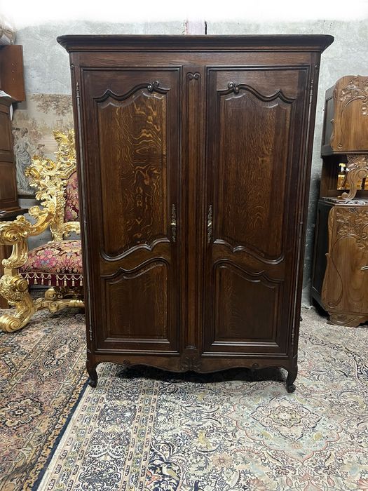 Масивен дъбов гардероб