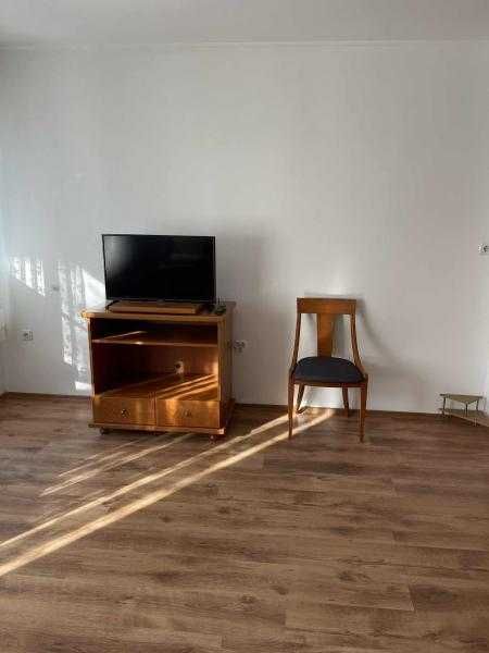 Дава се под наем Двустаен апартамент в Бургас, Възраждане - 60 кв.м за 408 € - Снимка #2