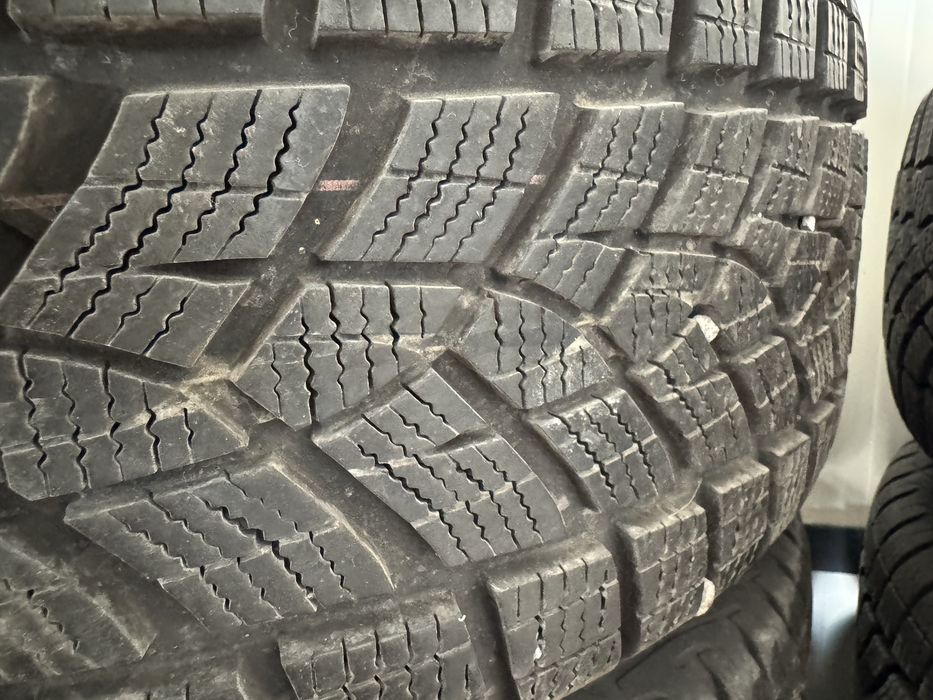 Good Year 215 65 17 / Bridgestone 215 65 17 / Continental 205 60 16
