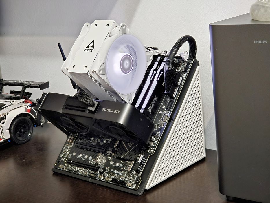 PC rtx 5070 Founders edition, i7, 32gb ram, 1tb ssd