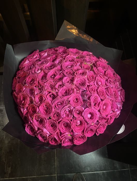 Букет 101 роза,3 дня стоит,испорченные леписточки можно оторвать