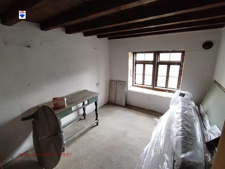 Селска къща за продажба в с. Червен, обл. Русе