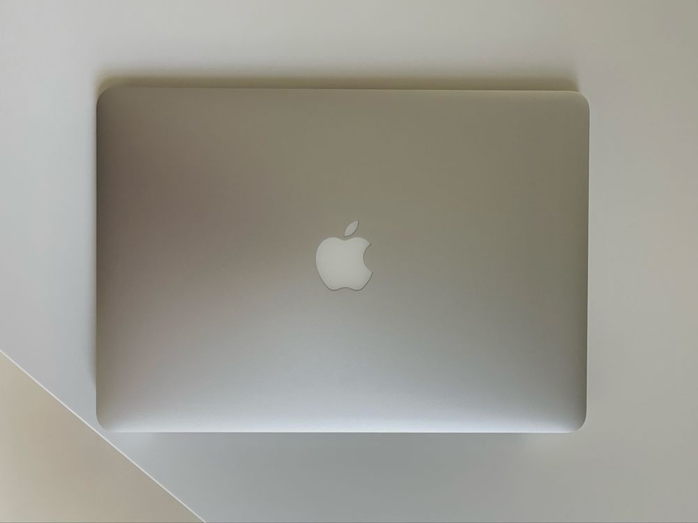 Macbook Air 13-inch 2015 в цвят silver