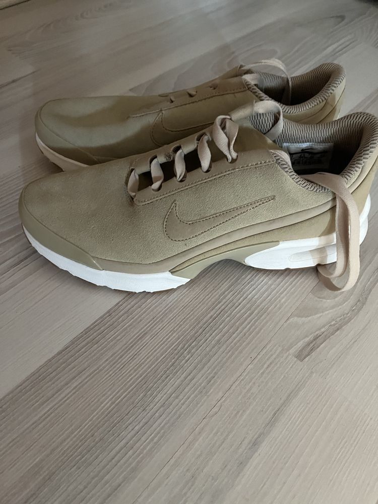 маратонки nike.