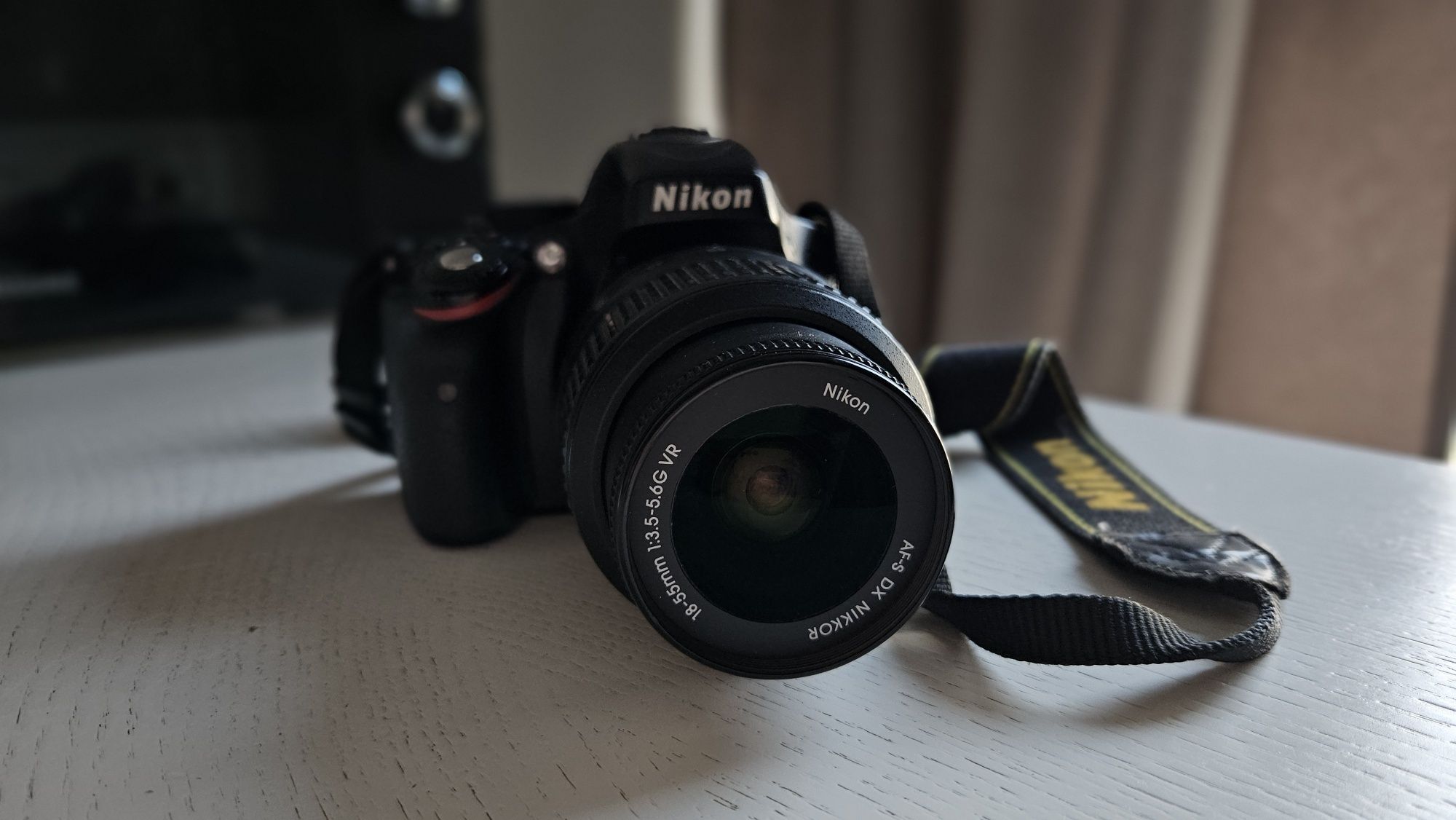 Фотоапарат Nikon D5100 с обектив 18-55mm + зарядно + батерия + карта