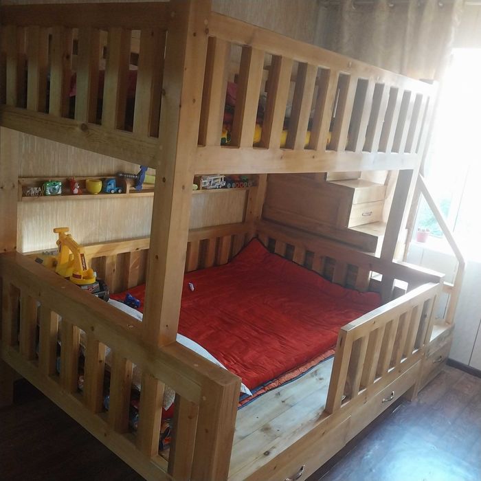 Двухъярусная кровать
