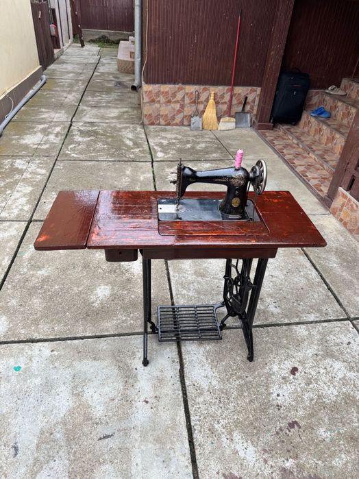 Mașina de cusut Singer de 120 ani