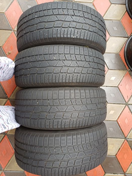 Vând 4 anvelope de iarna 225 55 r16 CONTINENTAL