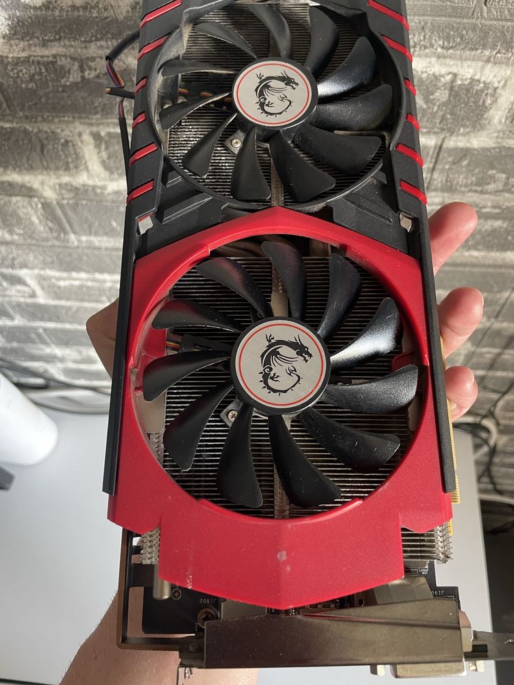 Видео карта SAPPHIRE R9 390 8GB и MSI R9 390 8GB