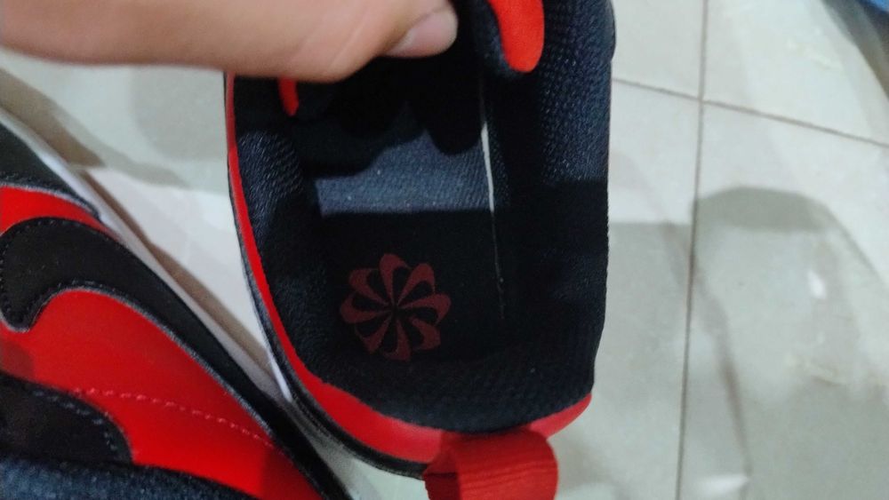 Pantofi Nike originali de mărimea 39 potriviți pentru orice eveniment