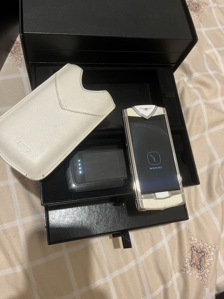 Легендарный телефон Vertu Constellation T