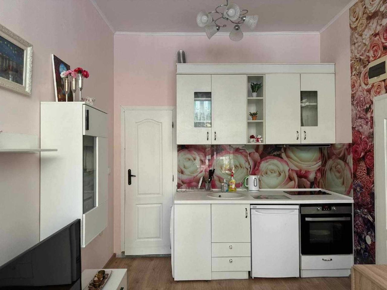 Дава се под наем Едностаен апартамент в София, Полигона - 34 кв.м за 458.49 € - Снимка #2