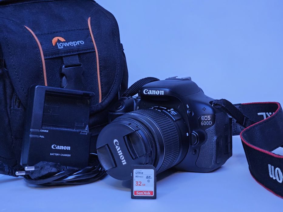 Vând Canon EOS 600D - Kit Complet
