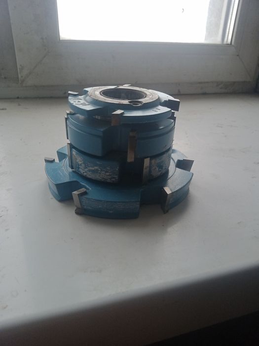 Продам фрезу б/у  35000 тг